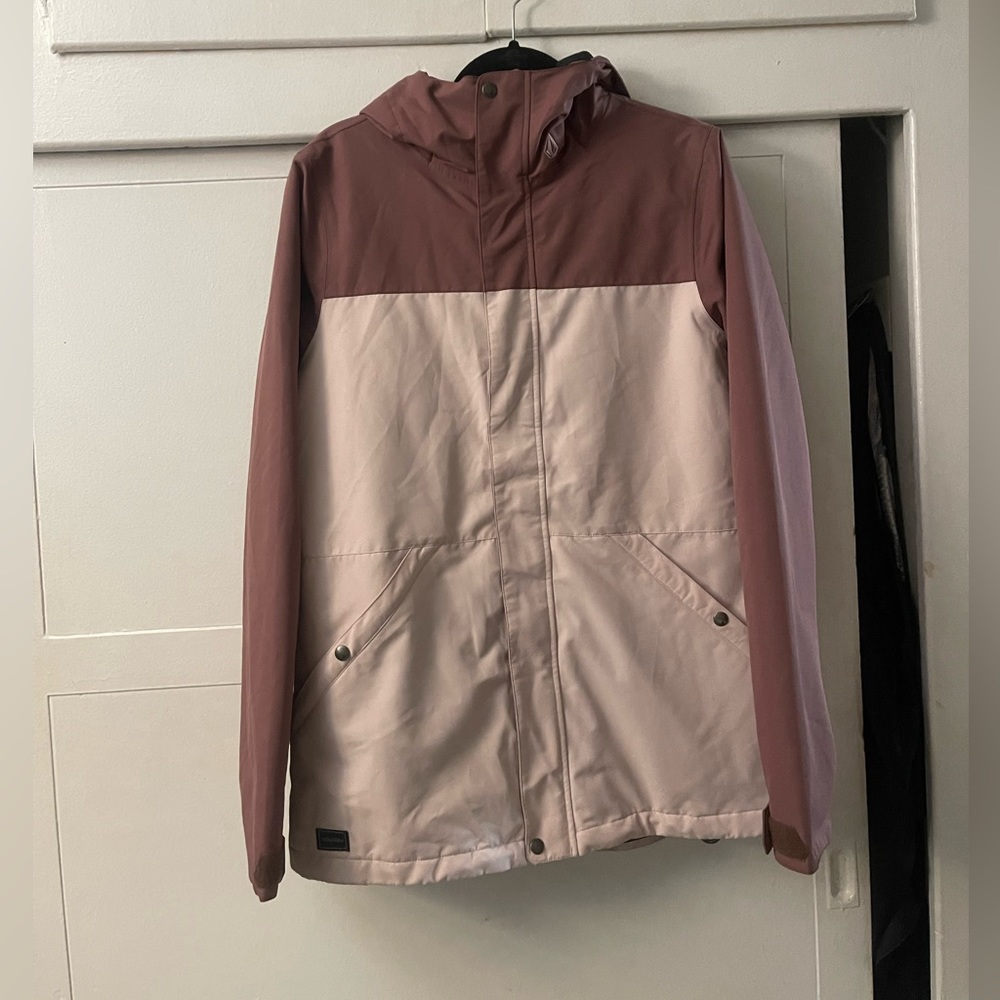 Womens Volcom Snow/ski jacket. Brand new. Size XL. Fits like a L.